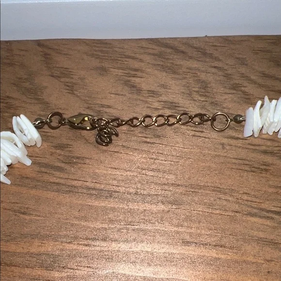 EUC - Vintage Elegant White Sea Shell Necklace - Picture 2 of 7